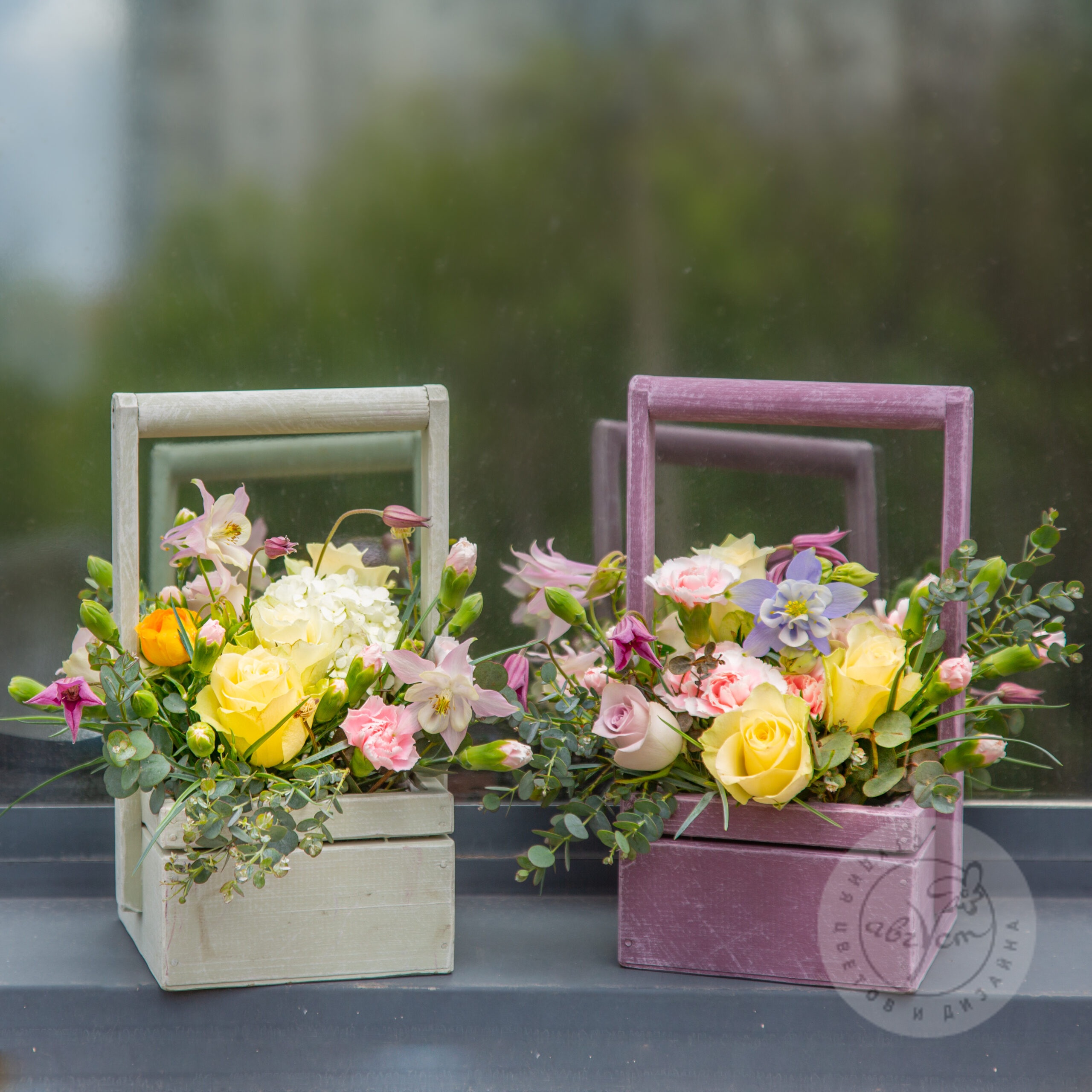 Цветы и дизайн Коробки и корзины со свежими цветами - avgust.moscow